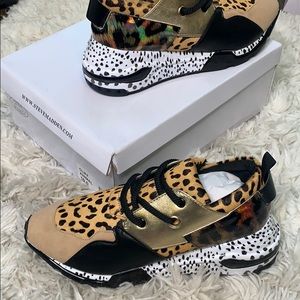 *NEW* Steve Madden Cliff Animal Sneakers